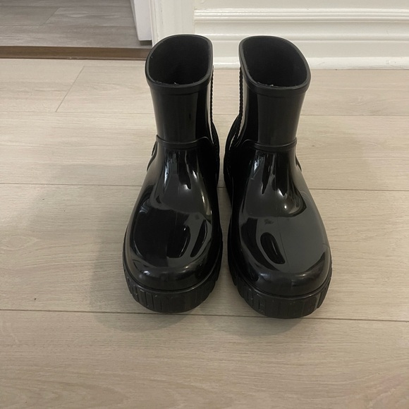 UGG rain boots Size 9 - Picture 1 of 6